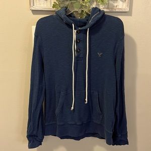 American Eagle men’s hoodie/3 button henley in excellent condition